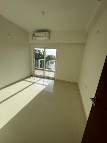 Room in 4 BHK Apartment at LnT Raintree Boulevard, Hebbal – for Sale