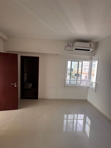 Room in 4 BHK Apartment at LnT Raintree Boulevard, Hebbal – for Sale