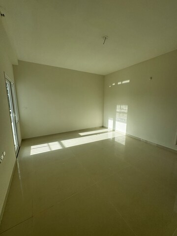 Room in 4 BHK Apartment at LnT Raintree Boulevard, Hebbal – for Sale