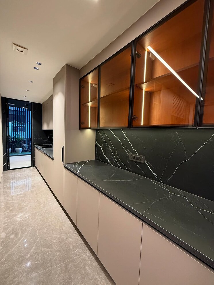 Kitchen, model town phase 1 5 Bedroom 450 Sq.Yd. Builder Floor In Model Town Phase 1 Delhi 9219258