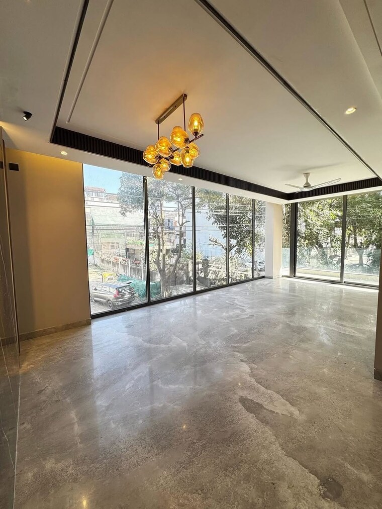 Room, model town phase 1 5 Bedroom 450 Sq.Yd. Builder Floor In Model Town Phase 1 Delhi 9219258