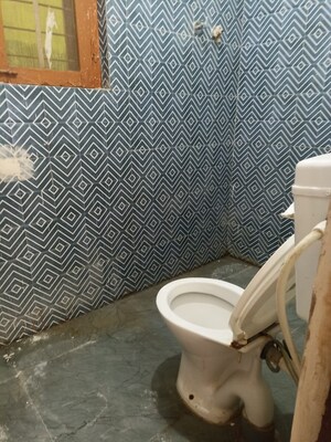 Bathroom in 3.5 BHK Apartment at Mahagun Morpheus, Sector 50 – for Sale