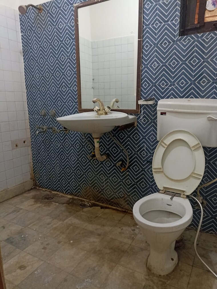 Bathroom, mahagun-morpheus 3.5 Bedroom 1700 Sq.Ft. Apartment In Sector 50 Noida 9219288