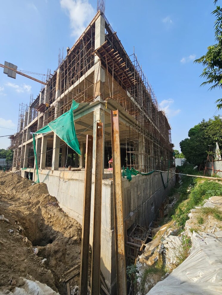 Exterior View, gygy-fiveo Commercial Shop 100 Sq.Ft. In Sector 50 Noida 9219301