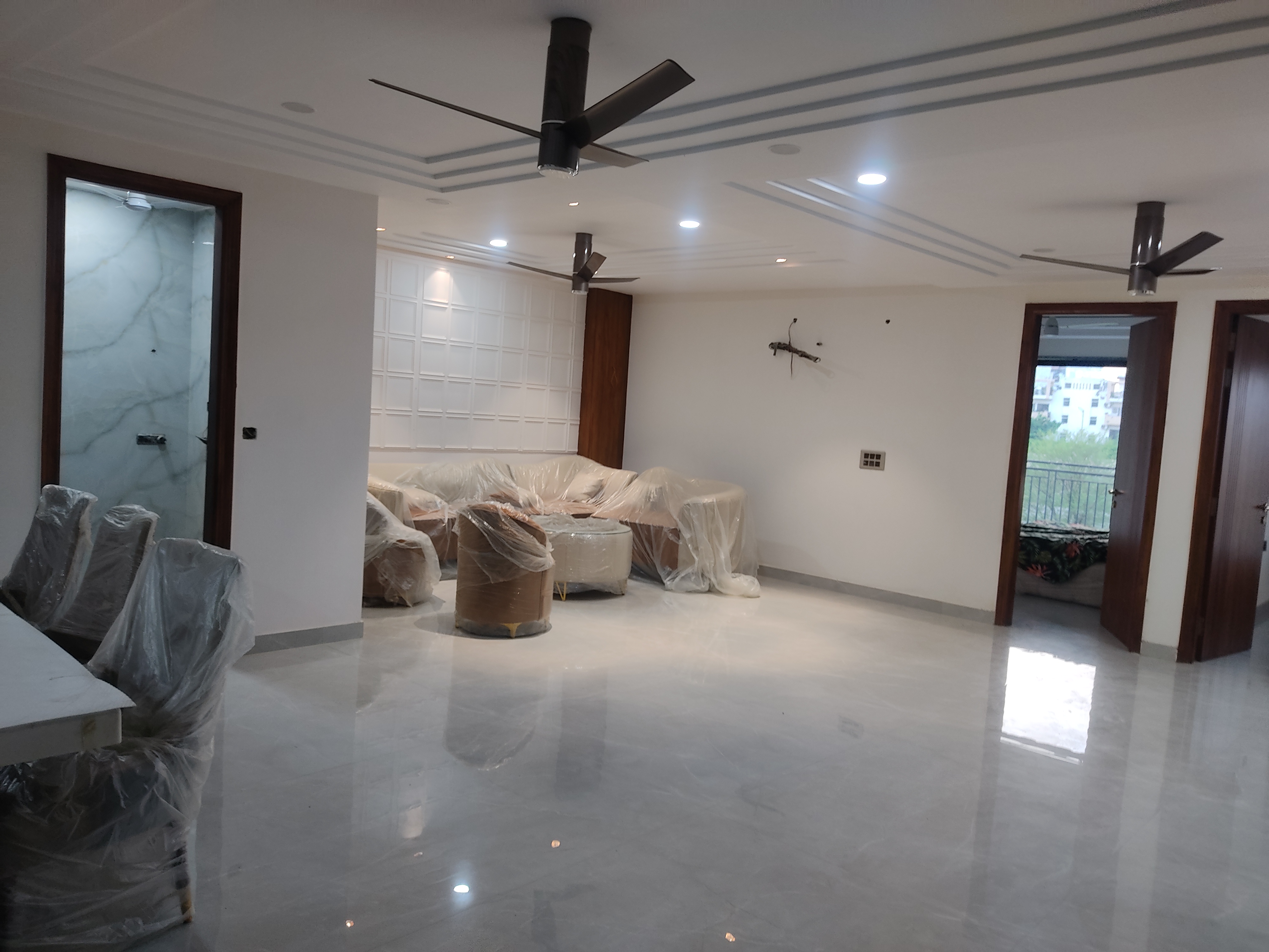 4 BHK + Servant Room 350 Sq.Yd. Builder Floor in Parklands