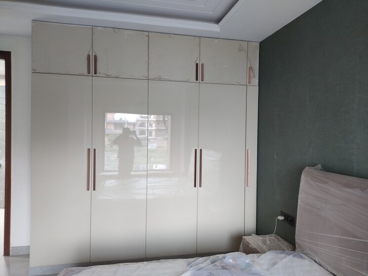 Room, parklands 4 Bedroom 350 Sq.Yd. Builder Floor In Sector 85 Faridabad 9219316