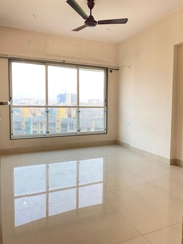 Room in 2 BHK Apartment at Pride Park Royale, Andheri East – for Rent