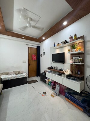 Room in 2 BHK Apartment at Chattarpur – for Rent