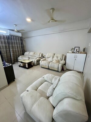 Team Area in 2 BHK Apartment at Raj Spaces Apartment, Goregaon West – for Rent