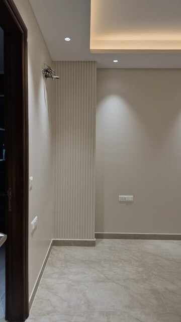Building Lobby in 4 BHK Builder Floor at Sector 40 – for Sale