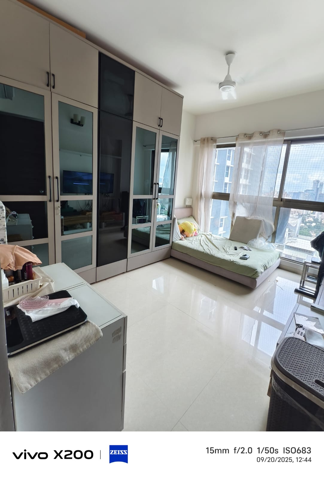 2 BHK + Extra Room Apartment For Rent in Raj Infinia