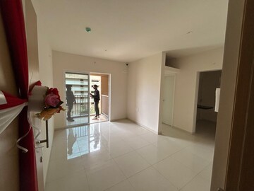 Room in 1 BHK Apartment at Godrej Green Vistas, Mahalunge – for Rent
