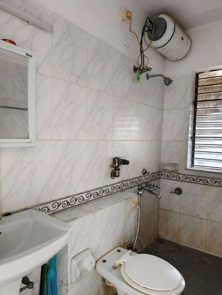 Bathroom, k-raheja-palm-spring 2 Bedroom 995 Sq.Ft. Apartment In Malad West Mumbai 9219406