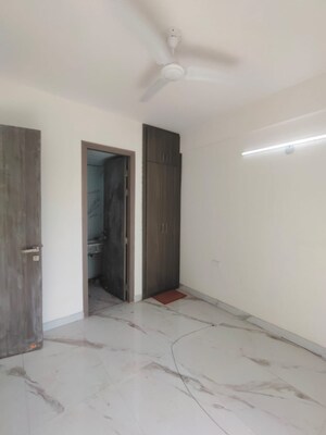 Room in 3 BHK Apartment at Emaar MGF Emerald Hills, Sector 65 – for Rent