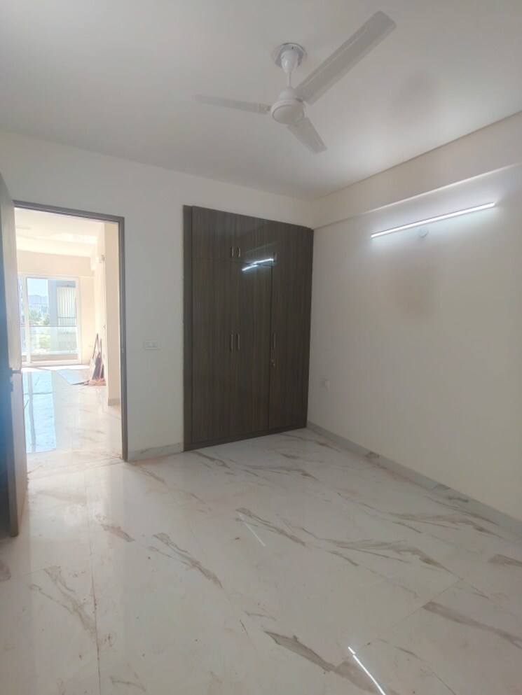 Room, emaar-mgf-emerald-hills 3 Bedroom 267 Sq.Yd. Apartment In Sector 65 Gurgaon 9219451