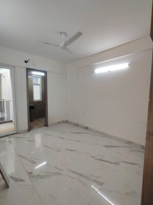 Room in 3 BHK Apartment at Emaar MGF Emerald Hills, Sector 65 – for Rent