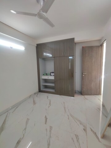 Room in 3 BHK Apartment at Emaar MGF Emerald Hills, Sector 65 – for Rent