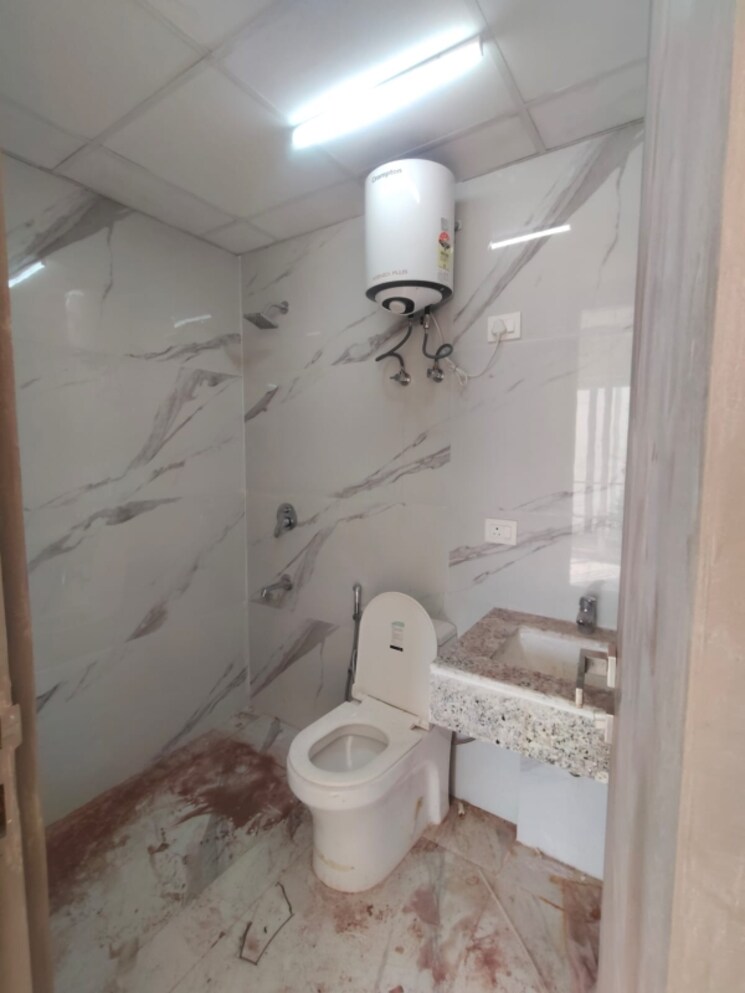 Bathroom, emaar-mgf-emerald-hills 3 Bedroom 267 Sq.Yd. Apartment In Sector 65 Gurgaon 9219451