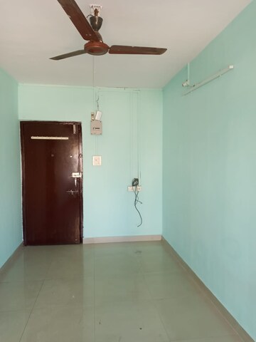 Room in 1 BHK Apartment at Mahalaxmi CHS Worli, Worli – for Rent