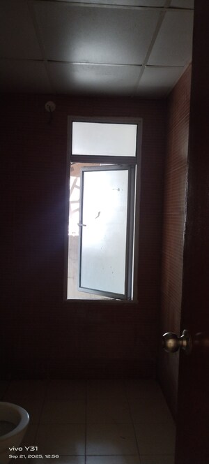 Room in 3 BHK Apartment at Mahagun Mywoods, Sector 16c Greater Noida – for Rent