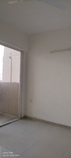 Room in 3 BHK Apartment at Mahagun Mywoods, Sector 16c Greater Noida – for Rent