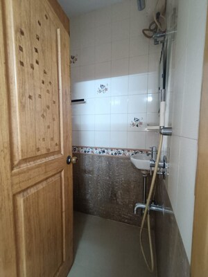 Furnished Amenities in 2 BHK Apartment at Swami Tower, Chembur – for Rent