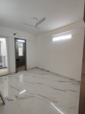 Room in 3 BHK Apartment at Emaar MGF Emerald Hills, Sector 65 – for Rent