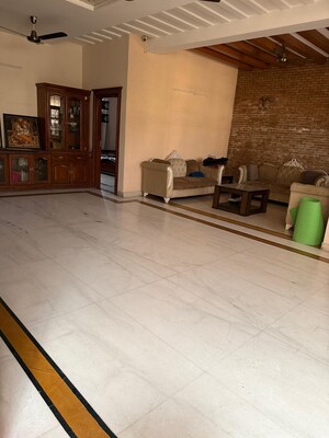 Living Room in 5 BHK Villa at Sector 21 – for Rent