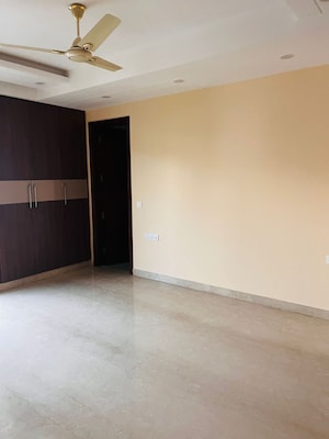 Room in 4 BHK Builder Floor at Saket – for Rent