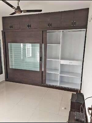 Room in 3 BHK Apartment at Raheja Vistas, Nacharam – for Rent