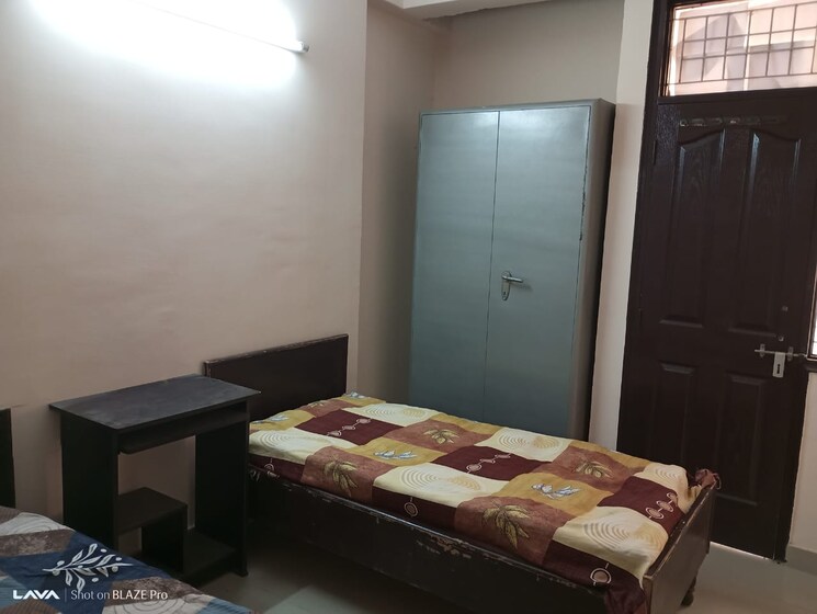 Bedroom, sector 62 Pg For Girls In Sector 62 9219605