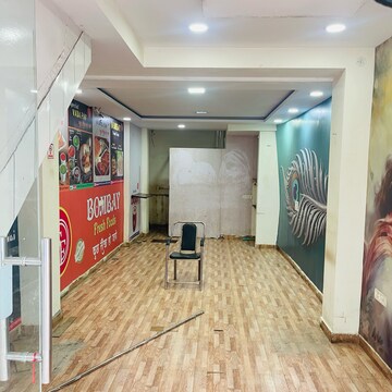 Bedroom in  Showroom at Gomti Nagar – for Rent