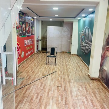 Bedroom in  Showroom at Gomti Nagar – for Rent