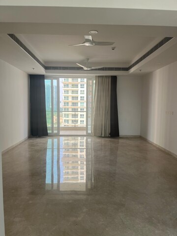 Room in 3 BHK Apartment at Conscient Hines Elevate, Sector 59 – for Rent