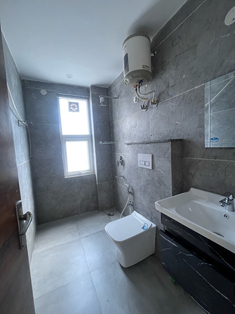 Bathroom, sector 43 3 Bedroom 1745 Sq.Ft. Builder Floor In Sector 43 Gurgaon 9219681