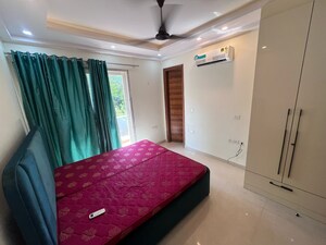 Bedroom in 3 BHK Builder Floor at Sector 43 – for Rent