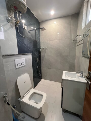 Team Area in 3 BHK Builder Floor at Sector 43 – for Rent