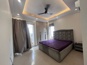 Bedroom in 3 BHK Builder Floor at Sector 43 – for Rent