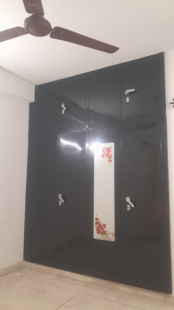 Furnished Amenities in 3 BHK Builder Floor at Unitech South City II, Sector 50 – for Rent