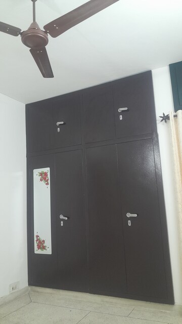Furnished Amenities in 3 BHK Builder Floor at Unitech South City II, Sector 50 – for Rent