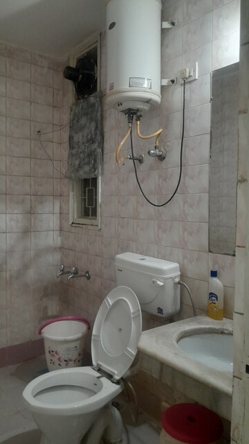 Bathroom in 3 BHK Builder Floor at Unitech South City II, Sector 50 – for Rent
