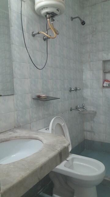 Bathroom in 3 BHK Builder Floor at Unitech South City II, Sector 50 – for Rent