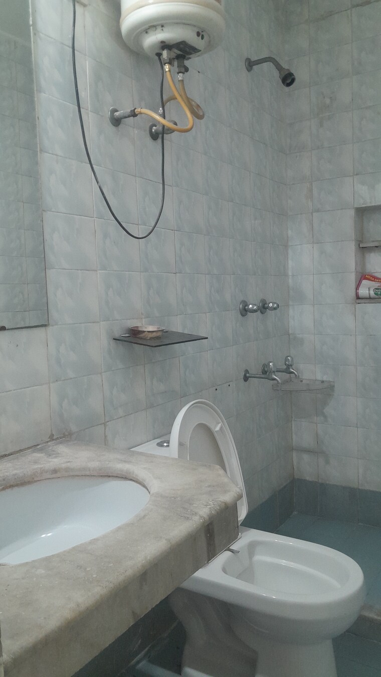 Bathroom, unitech-south-city-ii 3 Bedroom 1520 Sq.Ft. Builder Floor In Sector 50 Gurgaon 9219693