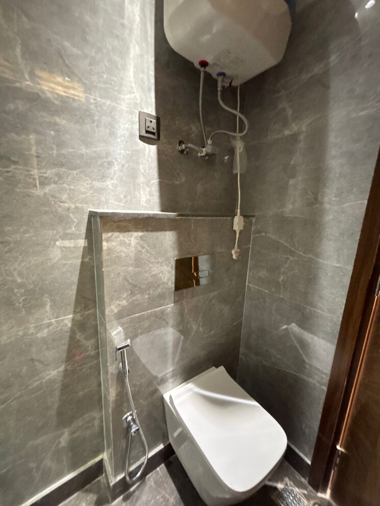 Bathroom, greater kailash i 4 Bedroom 2700 Sq.Ft. Apartment In Greater Kailash I Delhi 9219698