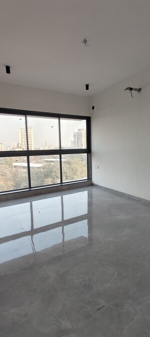 Room in 3 BHK Apartment at Indiabulls Sky Forest, Lower Parel – for Rent