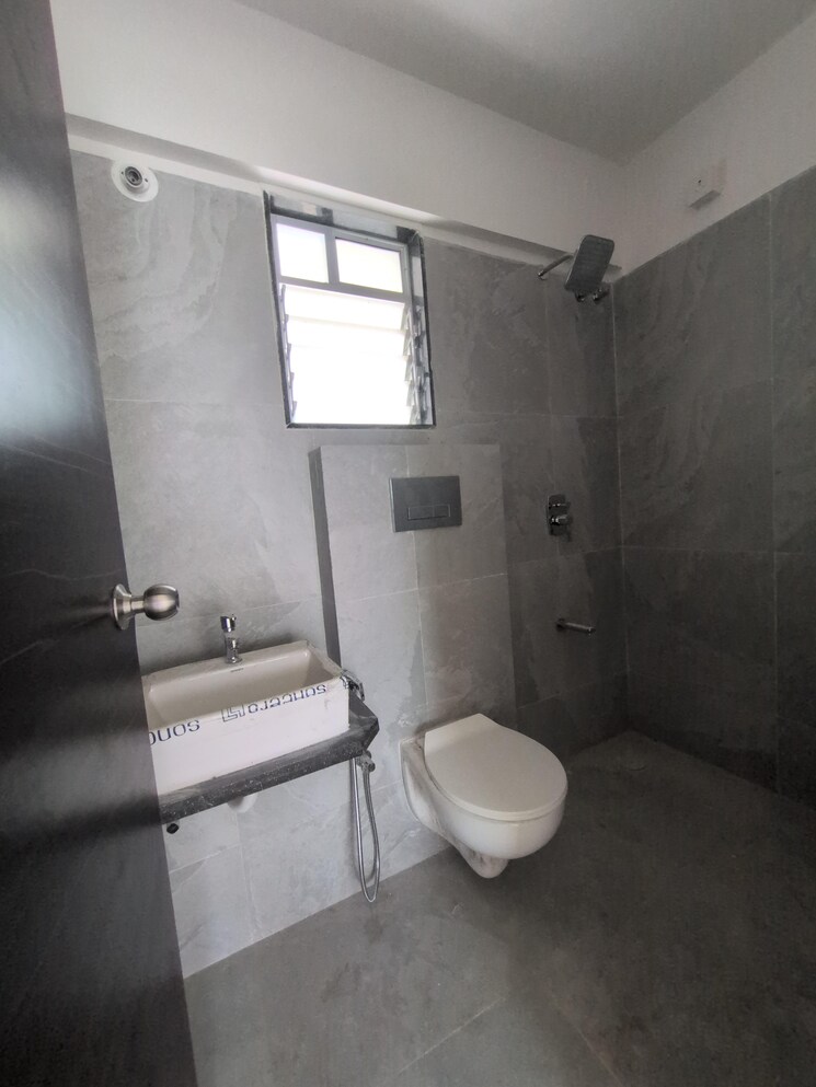 Bathroom, dn nagar 2 Bedroom 722 Sq.Ft. Apartment In Dn Nagar Mumbai 9219749