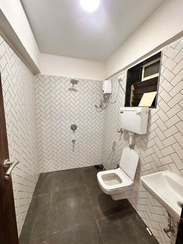 Team Area in 2 BHK Apartment at DLH Sorrento, Veera Desai Road – for Rent