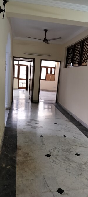 Room in 3 BHK Independent House at RWA Apartments Sector 40, Sector 40 – for Rent