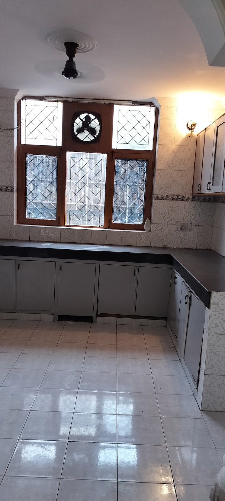 Kitchen, rwa-apartments-sector-40 3 Bedroom 300 Sq.Mt. Independent House In Sector 40 Noida 9219780