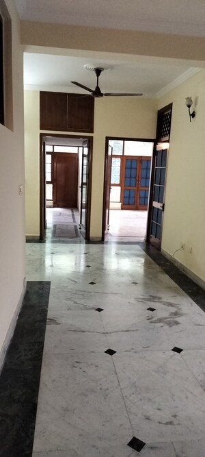 Building Lobby in 3 BHK Independent House at RWA Apartments Sector 40, Sector 40 – for Rent